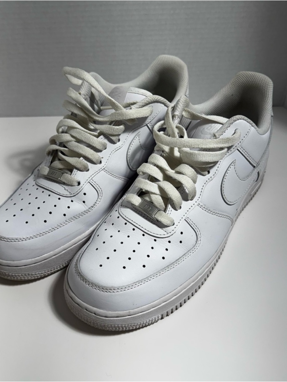 Nike White Men’s Low-Top Leather Air Force One Sneakers